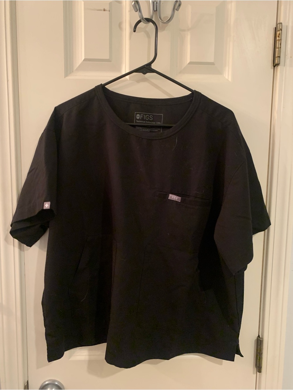 Figs all black scrub set